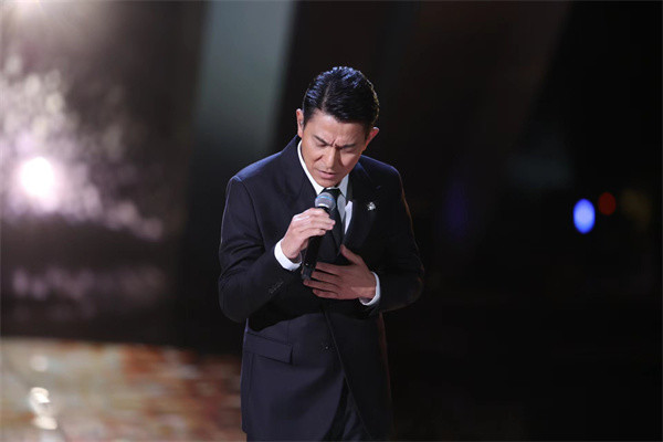 刘德华今晚现身好声音总决赛演唱三首金曲