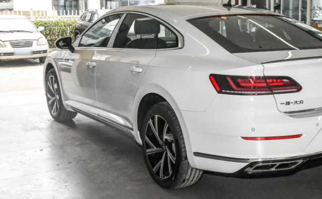 纯种轿跑dna,无框车门大溜背,大众cc:优雅永不过时_腾讯新闻