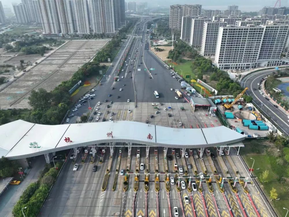 长深高速(杭新景高速)杭州南收费站至安仁互通全长约75公里的高速道路