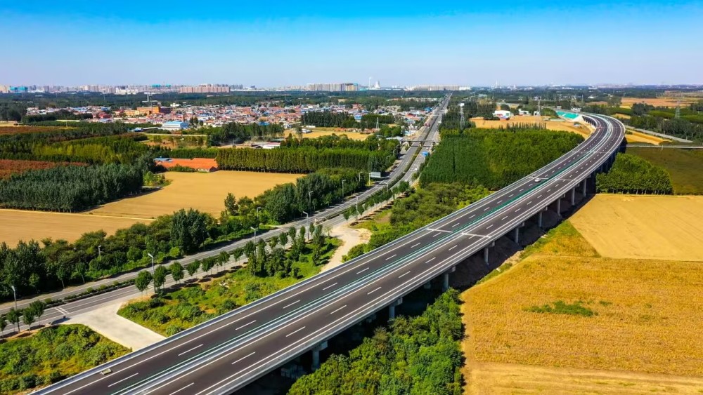 山东的路济微南段高速项目建成通车