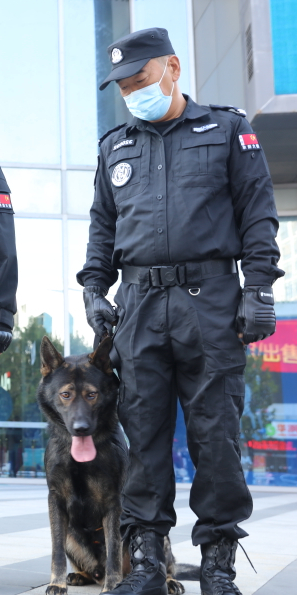 "战狼""天狼""壮壮"……帅酷"警汪"上线,街面巡防再添"硬核战力"!