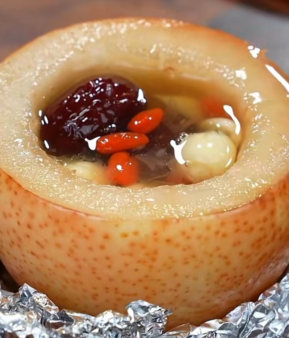 推荐:冰糖烤梨雪梨是秋冬季特别适合吃的一种水果,秋冬季节特别容易