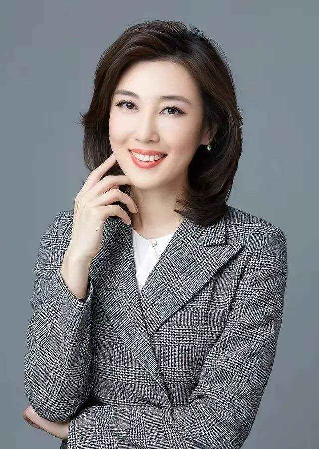 央视四套女主播:李红被曝出负面新闻,梦桐曾因没钱买衣服被嘲讽_腾讯