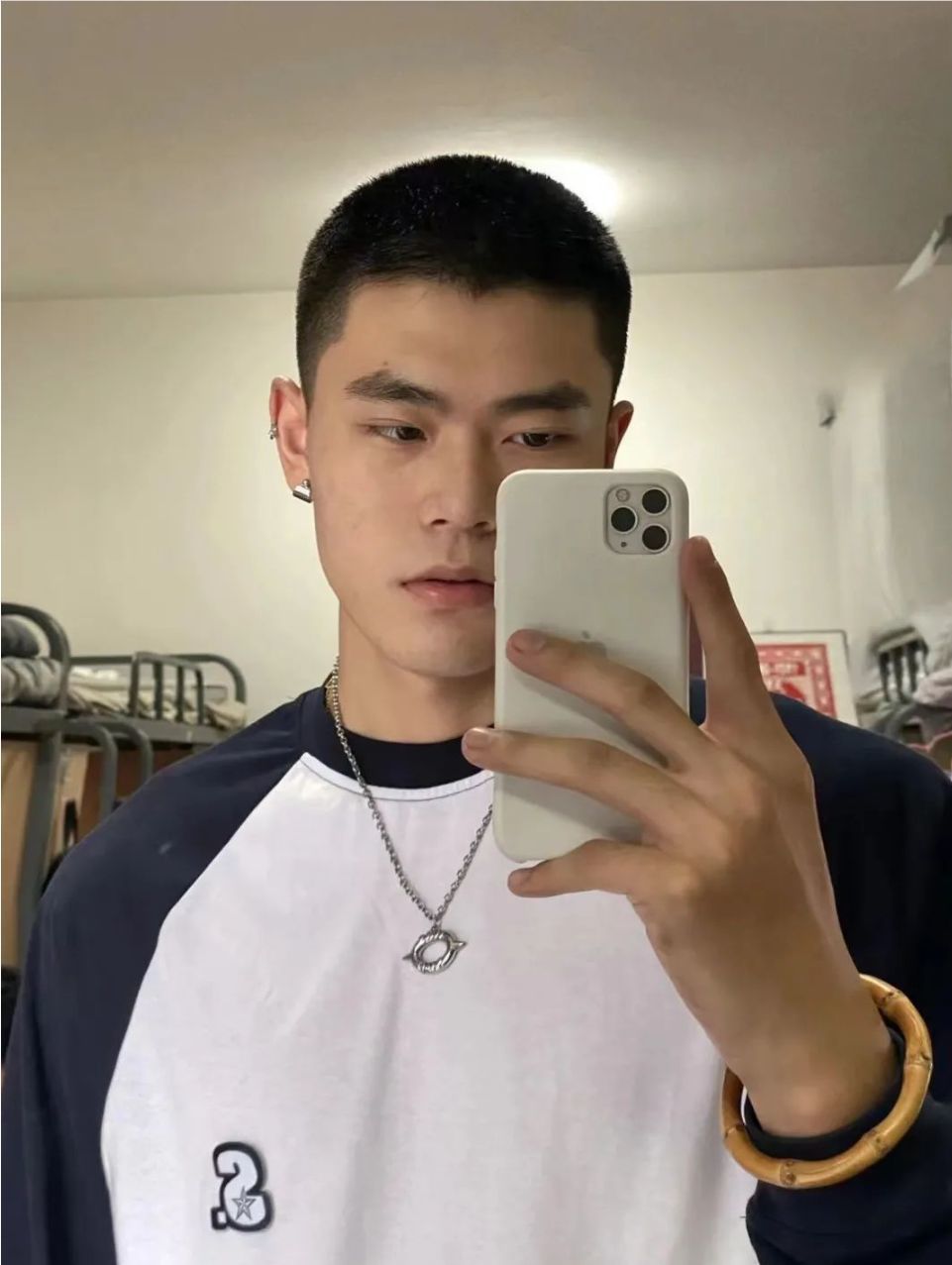 因此对于头发比较粗硬的男士来说,是不错的选择