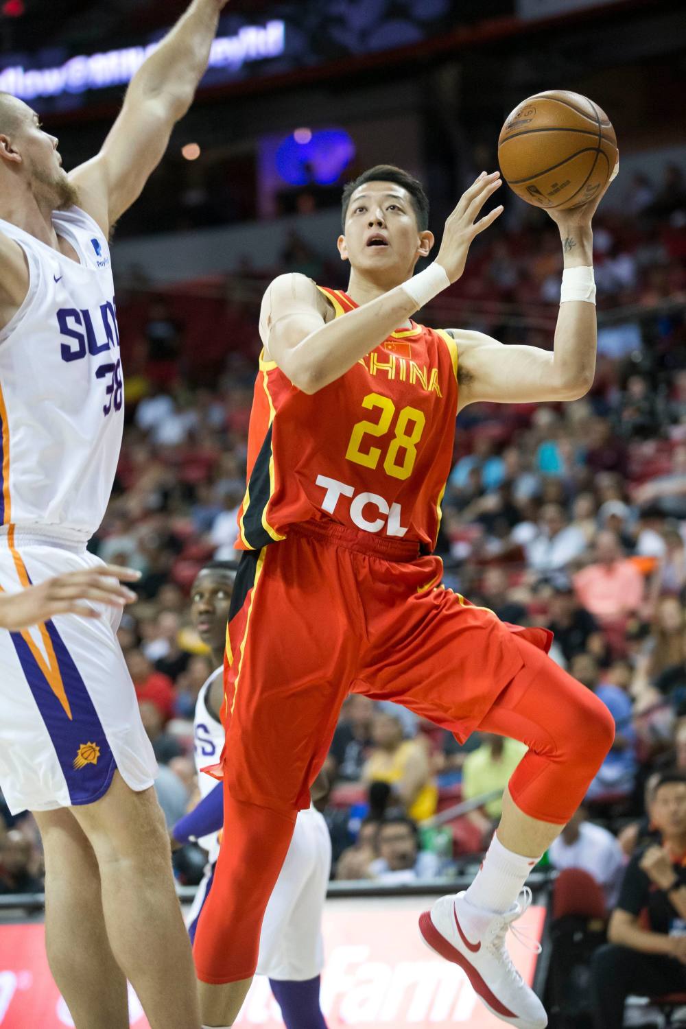 沈梓捷被担架抬出场!国家队正是用人之际,他刚进入大名单