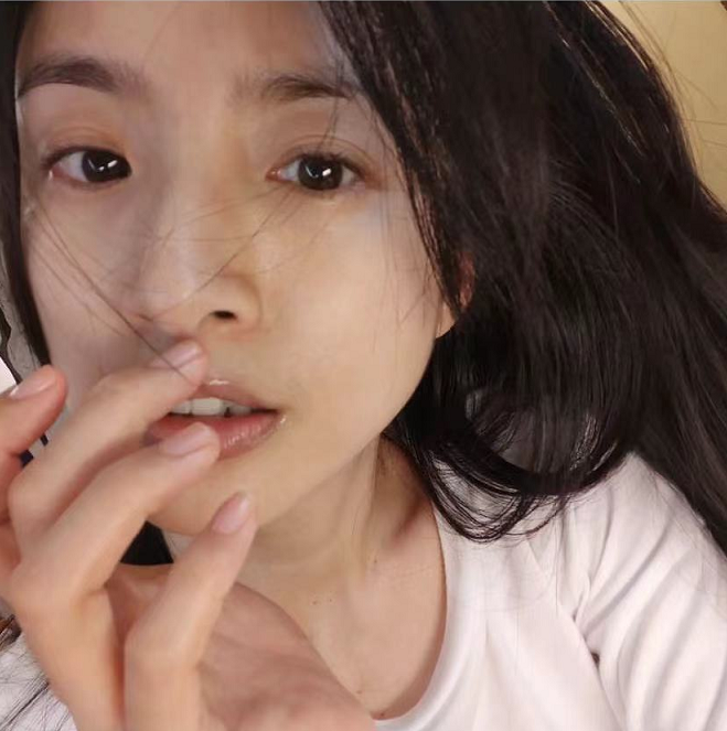 林依晨晒自拍庆40岁生日,素颜被赞像小姑娘,开心称老公喊她小孩