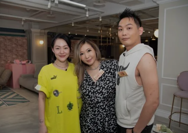 据悉,makiyo的历任男友长相都不错,而现任丈夫比她小3岁,主要靠人品"