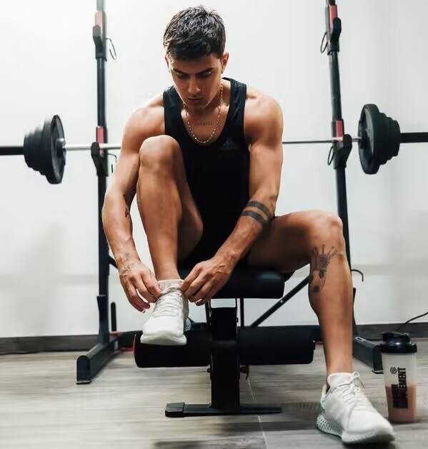 迪巴拉发布健身房训练照,米体:下周中接受核磁共振检查_腾讯新闻