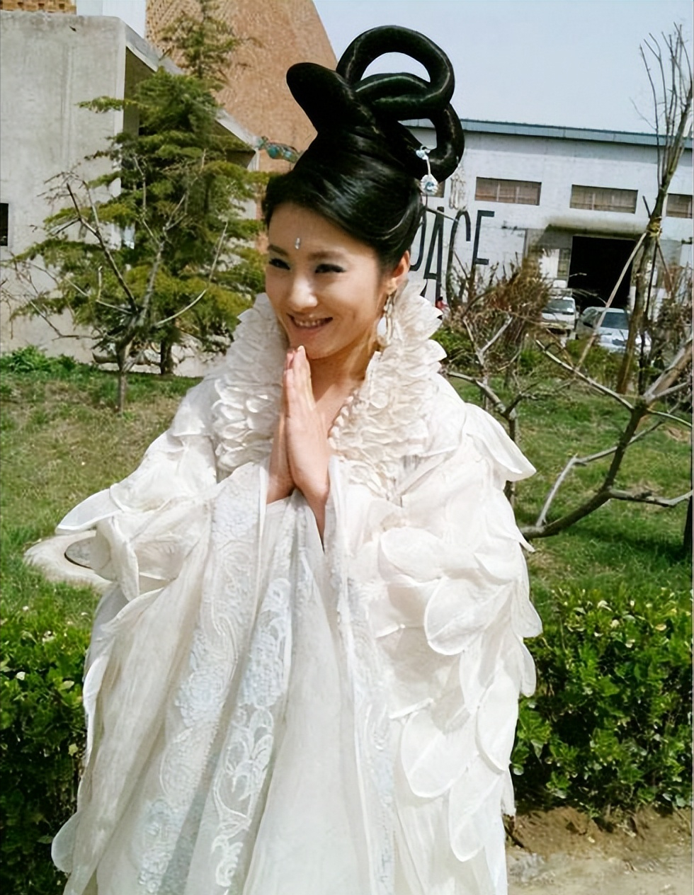 "女顶流"迪丽热巴,演嫦娥进不了前五,她输在哪?_腾讯新闻