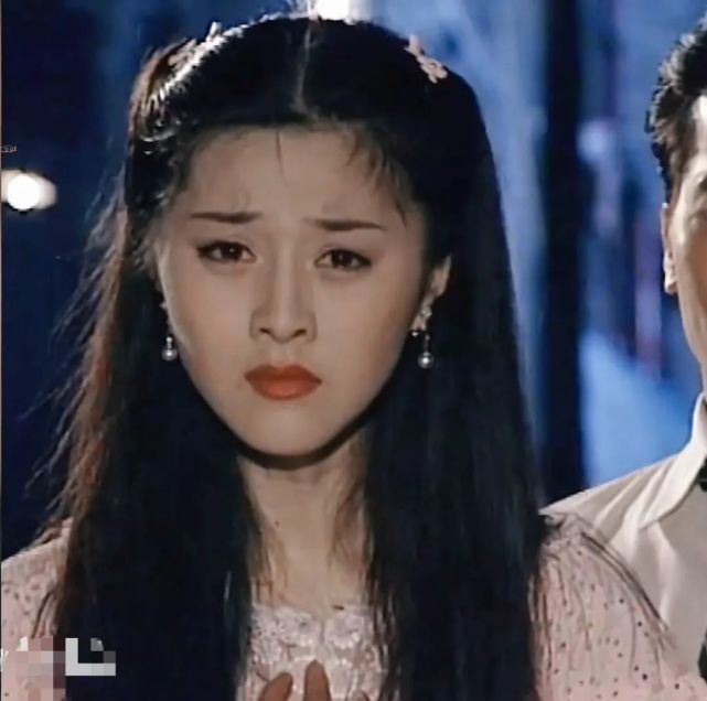 这一年她在《马永贞之争霸上海滩》中饰演的白小蝶进入观众眼里,这时