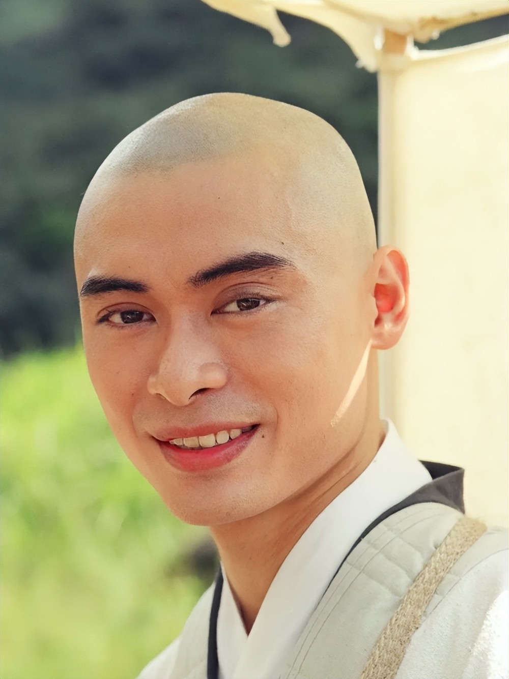 在蒋家骏版《倚天屠龙记》中饰演反派角色成昆,而在今年王晶电影版