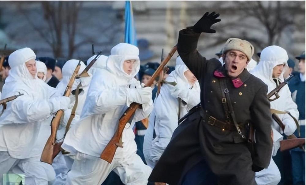 俄罗斯红场冬季阅兵式中,cosplay的苏联政委,这才是苏军政委的正确
