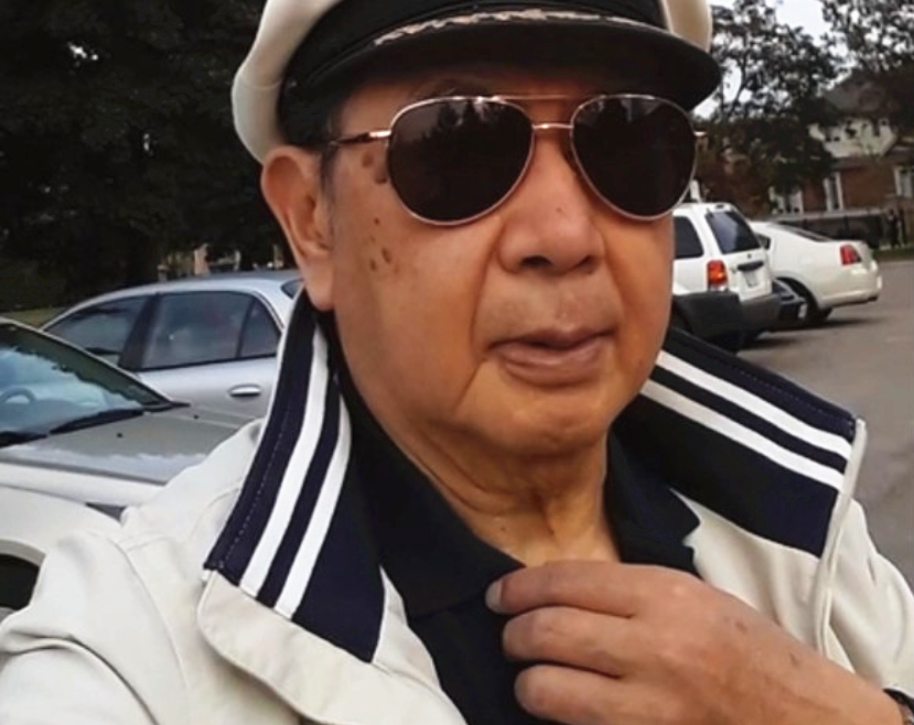 老戏骨萧亮移民国外近况,81岁精神奕奕状态好,当网红教5种语言_腾讯