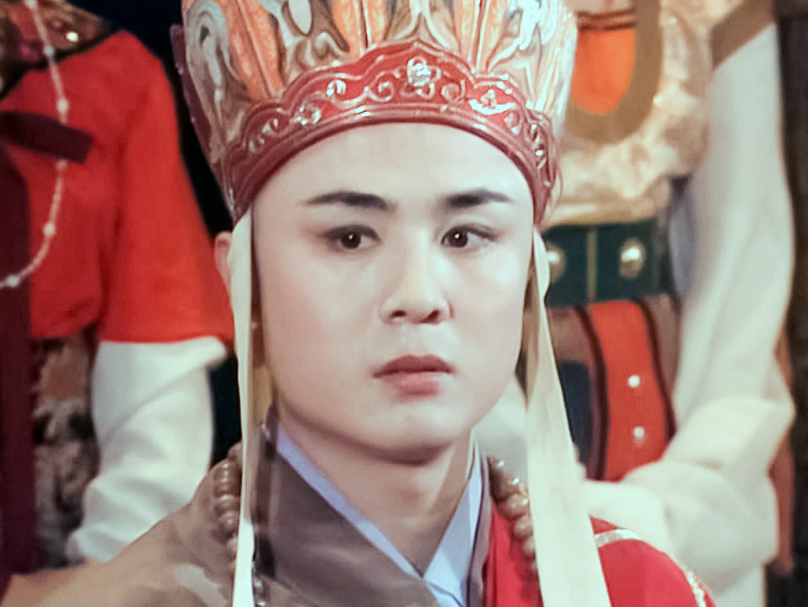 63岁徐少华露面,衣着朴素,身材发福,穿袈裟四处商演_腾讯新闻