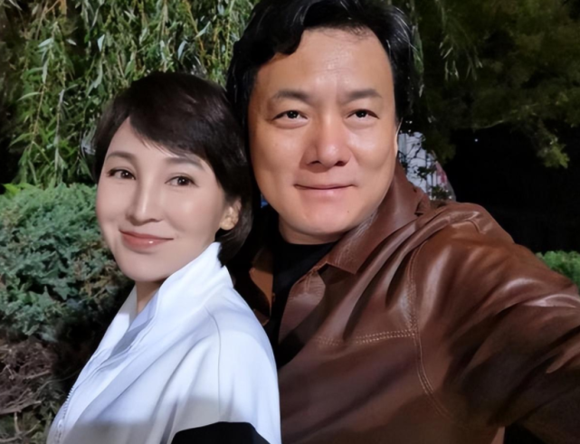 杨志刚嫂子岳丽娜罕晒娃,9岁女儿可爱像老爸,曾客串《娘道》