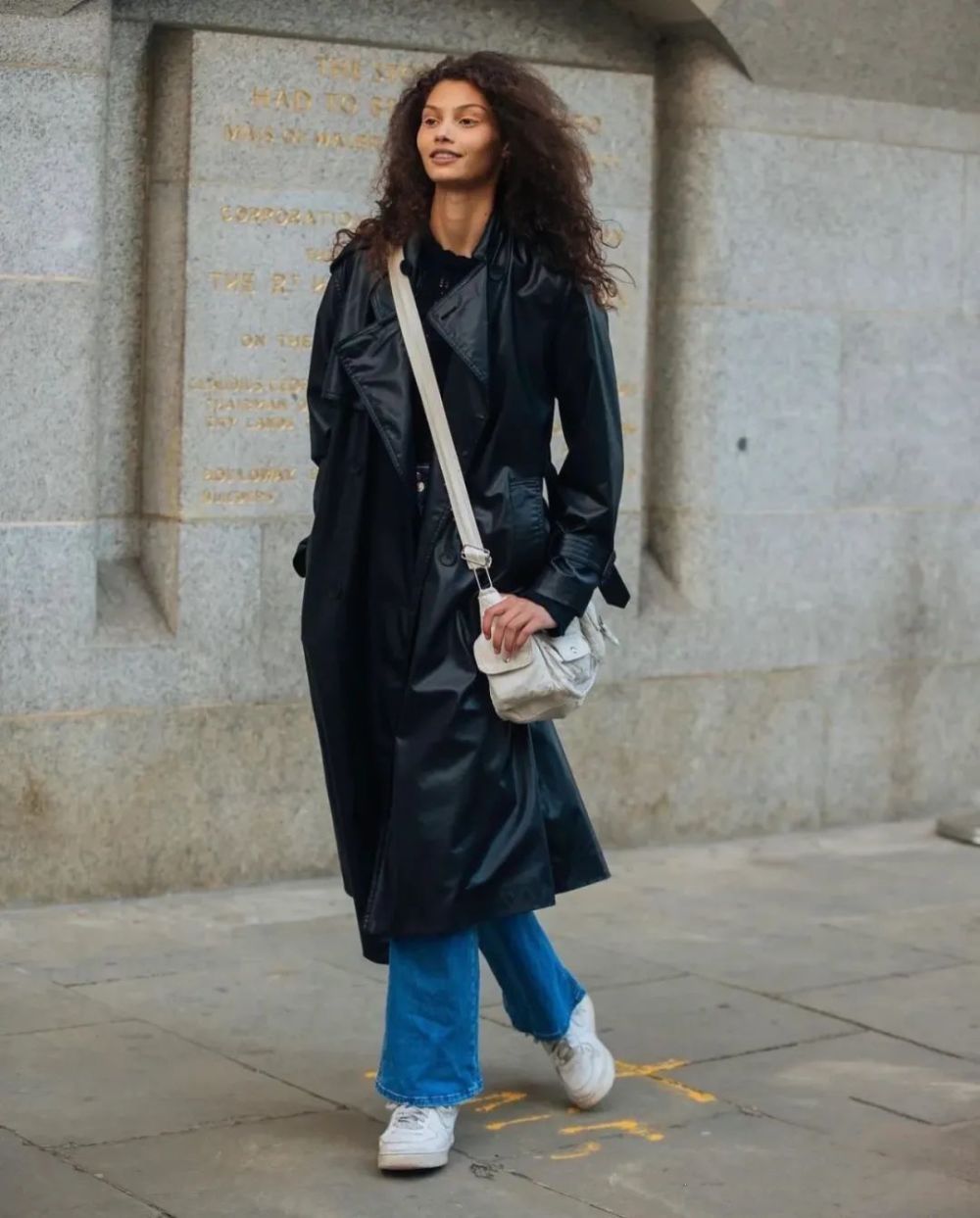 巴黎时装周秀场外的街拍,每一套都是穿搭模板!插图21