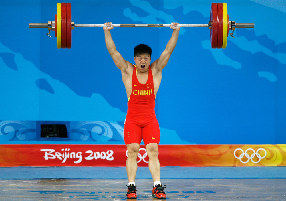 省运会上45公斤女孩举起80公斤杠铃,举重运动员的极限在哪?_腾讯新闻