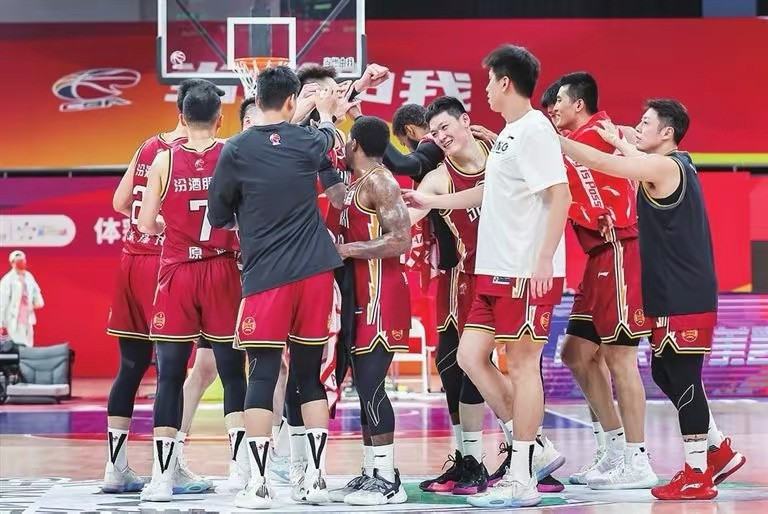 cba常规赛第九轮揭开战幕,山西男篮以104比89击败江苏队,位居联赛积分