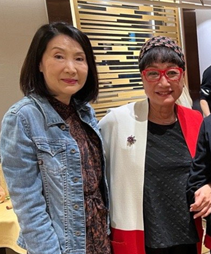 邓光荣遗孀生日众星捧场,干女儿郑欣宜献吻很温馨,唐鹤德罕露面
