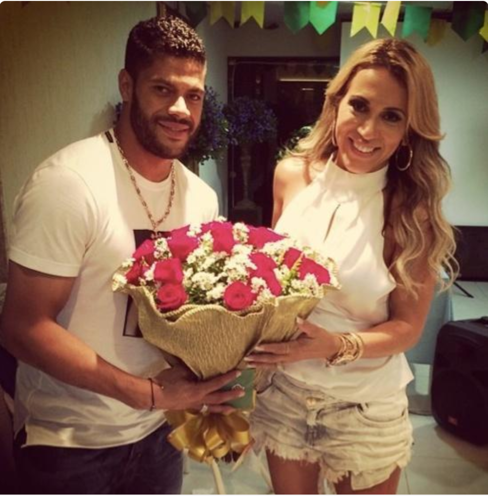 胡尔克的结发妻子叫伊兰-索萨(iran souza),2005年,胡尔克去日本踢球