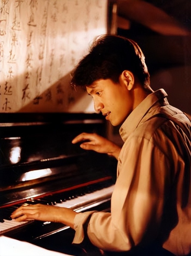 与黄晓明分手20年后，初恋女友刘立淇如今怎么样了？43岁孑然一身_腾讯新闻