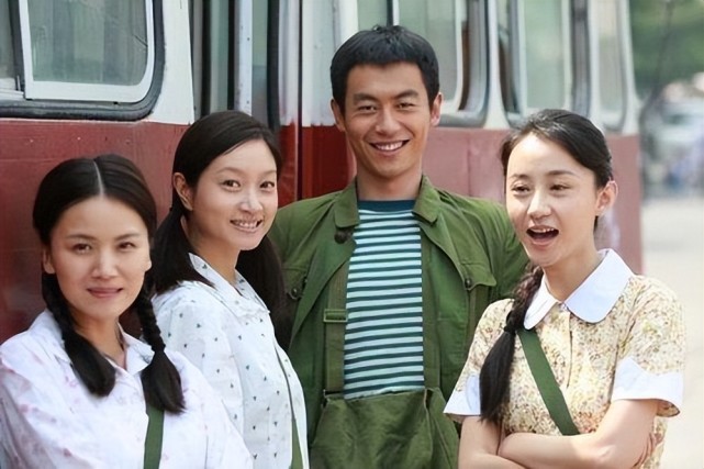 与黄晓明分手20年后，初恋女友刘立淇如今怎么样了？43岁孑然一身_腾讯新闻