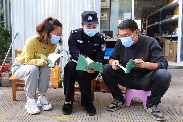 泰州姜堰:听"平民英雄"讲见义勇为 警民携手扬正气