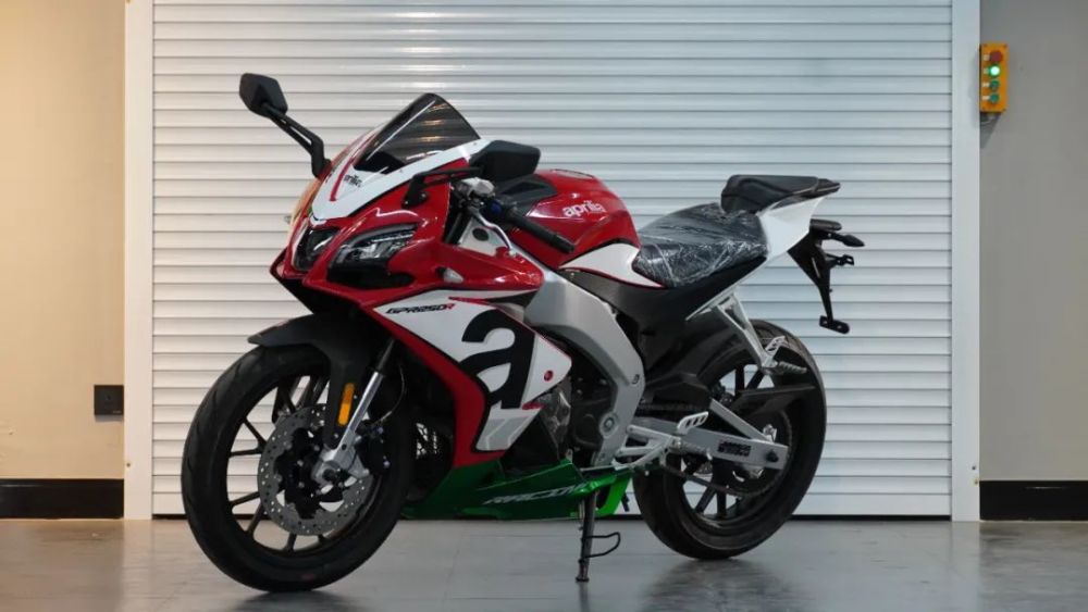 22980元,阿普利亚的入门仿赛gpr 250r 车型展示_腾讯新闻