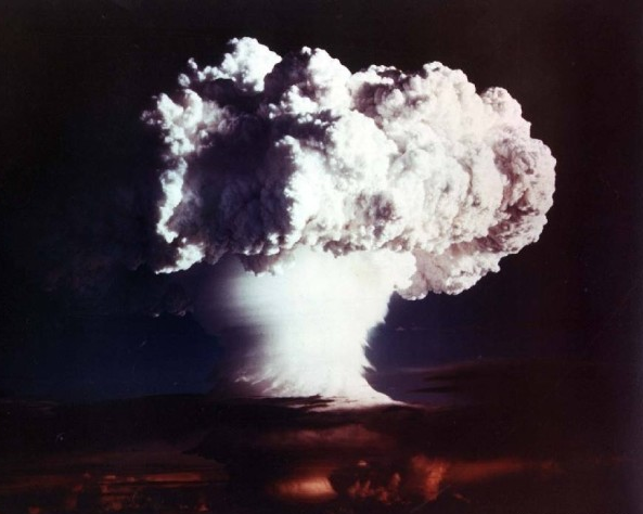 如果两个国家发生核战争，先发射核武器的国家是不是能稳操胜券？