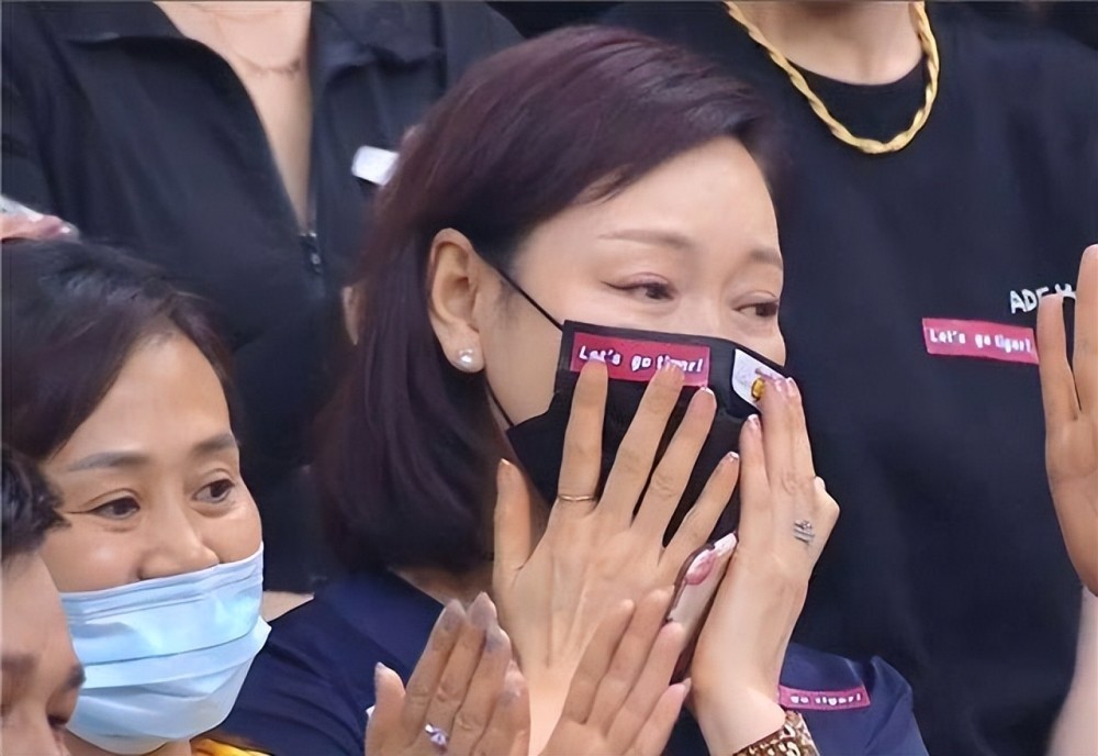 胡明轩妈妈怒怼网暴者:我儿子比赛没打好可以批评 为何要造谣诽谤我们