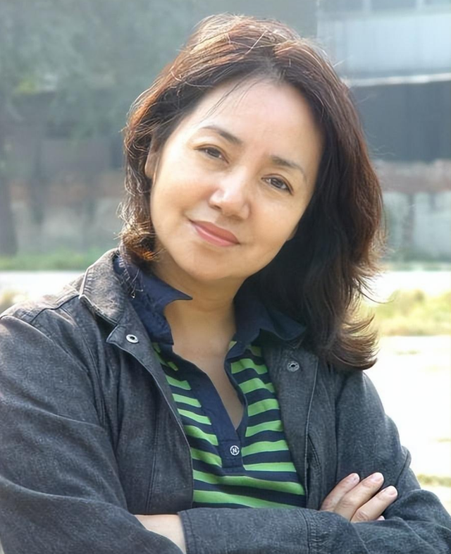 李野萍:她是李幼斌的姐姐,姐弟二人却从未合作,还亲自找继母