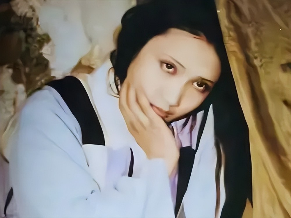 20岁结婚26岁皈依佛门,鞋厂女工演妙玉,姬玉从未走出《红楼梦》_腾讯