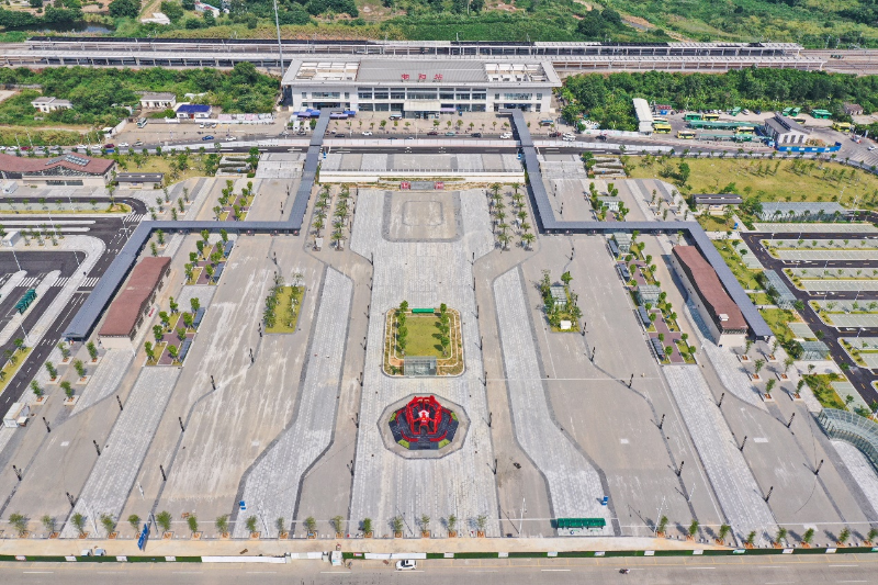 融入潮汕文化,厦深铁路潮阳站站前广场正式建成启用