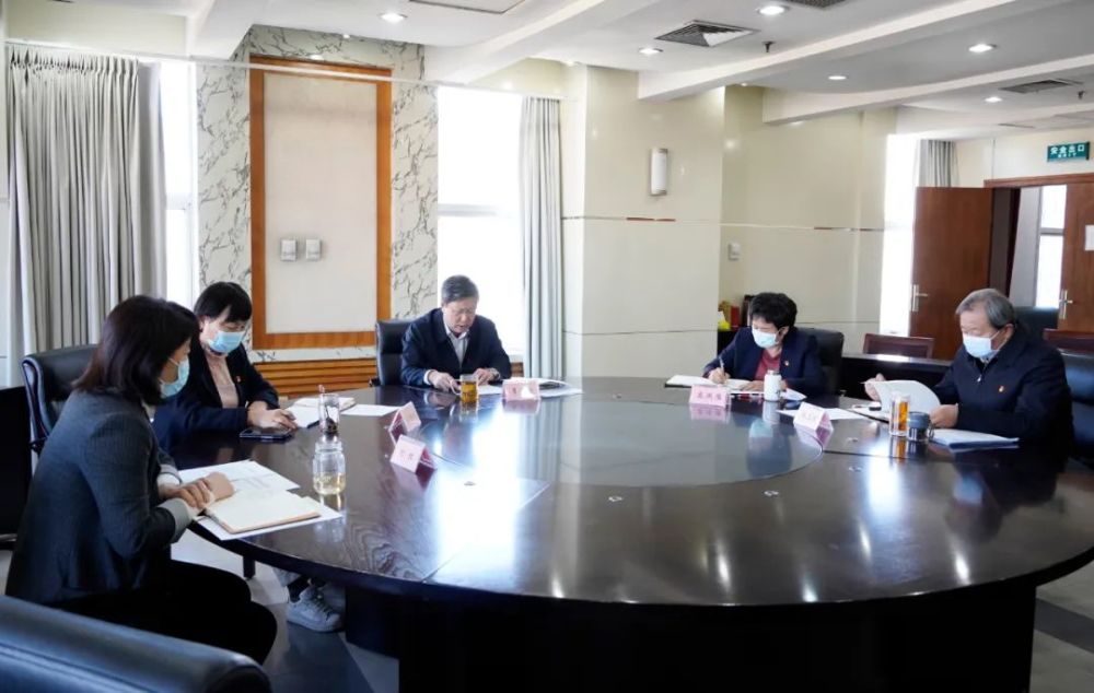区人大常委会召开党组理论学习中心组集中交流研讨