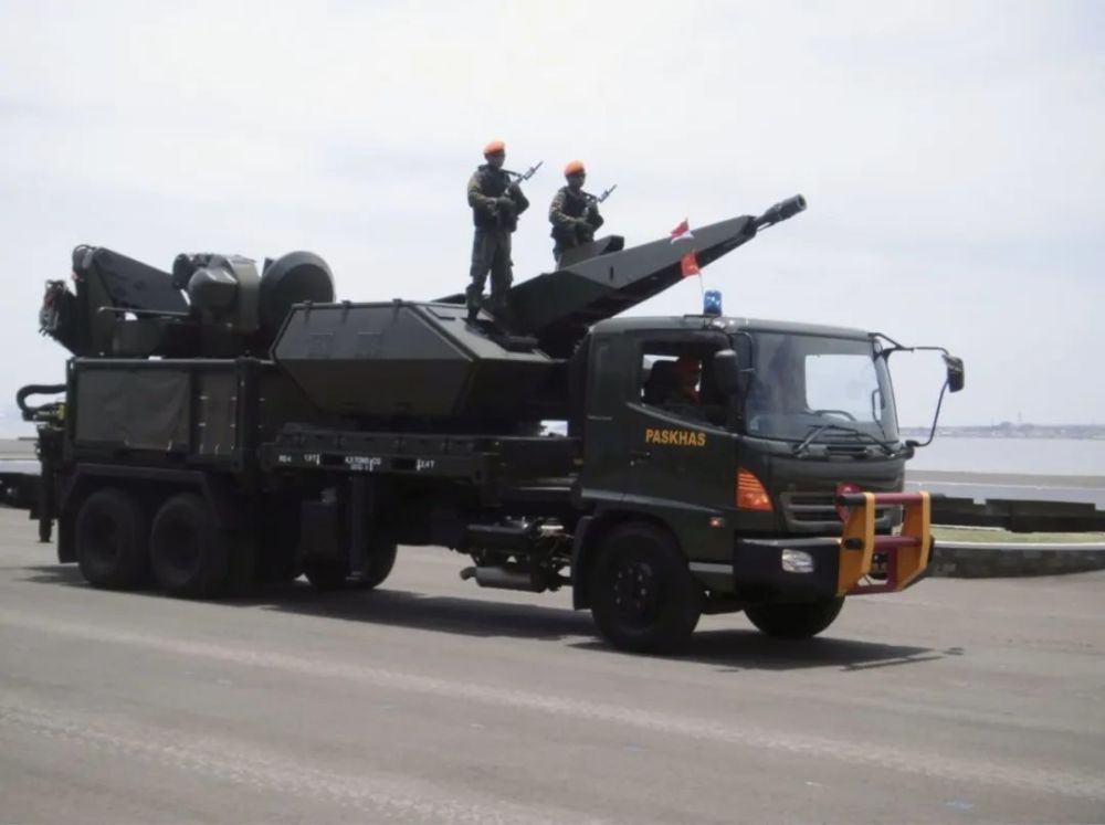 印度尼西亚获得新型防空战车样车,其实是国产6轮底盘配德国炮塔_腾讯