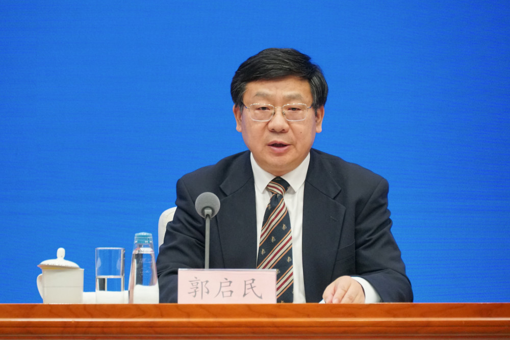 国家发展改革委就业收入分配和消费司负责人郭启民   澎湃新闻记者