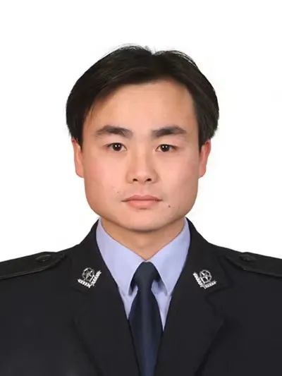 初心陈栋甫小龙,男,1988年7月生,海安市滨海新区通港村六组个体工商户