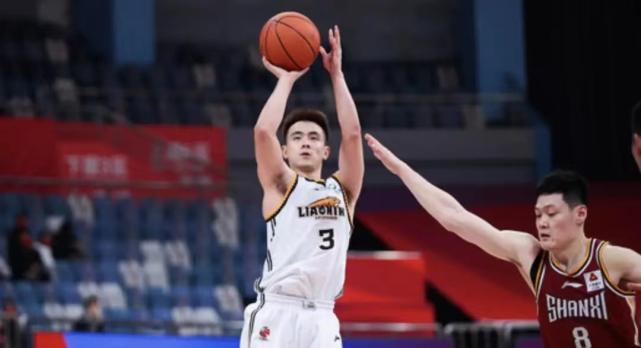 投篮命中率是职业生涯第二低,只比18-19赛季好一点,那个赛季的赵继伟