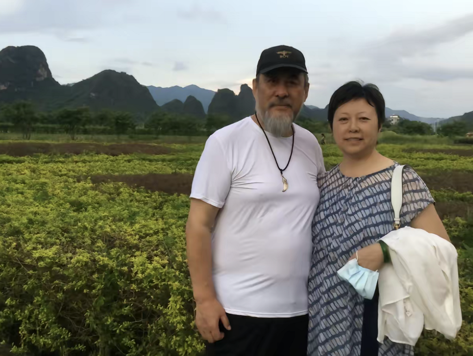 66岁陆树铭心梗病逝,半个月前曾晒出全家福,公开妻子孕期珍贵合影