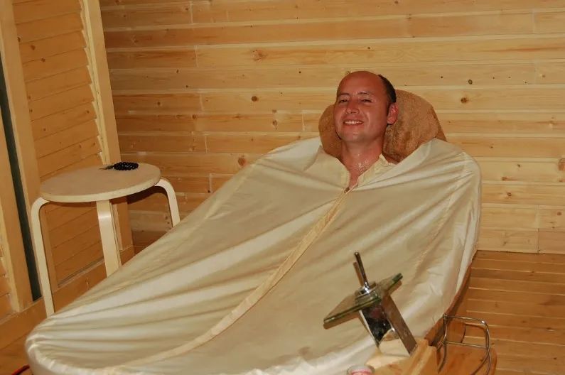 越来越多外国友人到北京藏医院体验藏药浴奋斗创造历史,实干成就