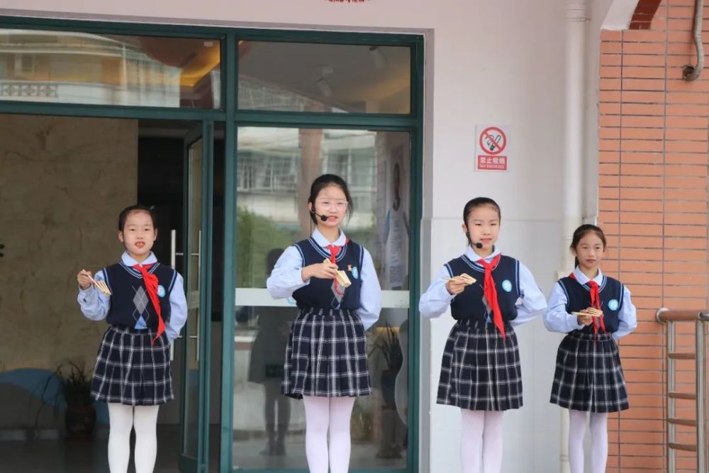 北京师范大学资深教授顾明远携夫人周蕖,女儿周航走进兰溪市兰花小学