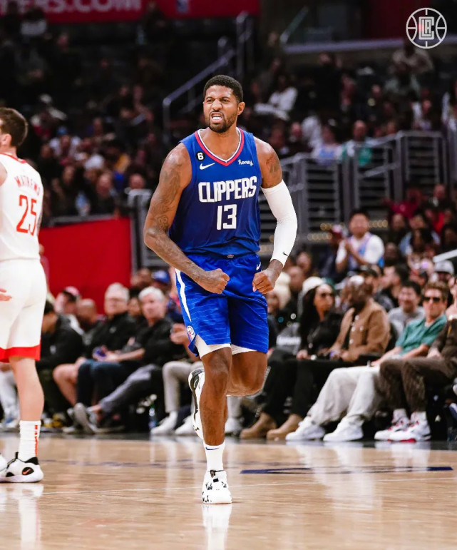 在最后90秒的时间里,保罗-乔治先是助攻祖巴茨扣篮得手,接着下一回合