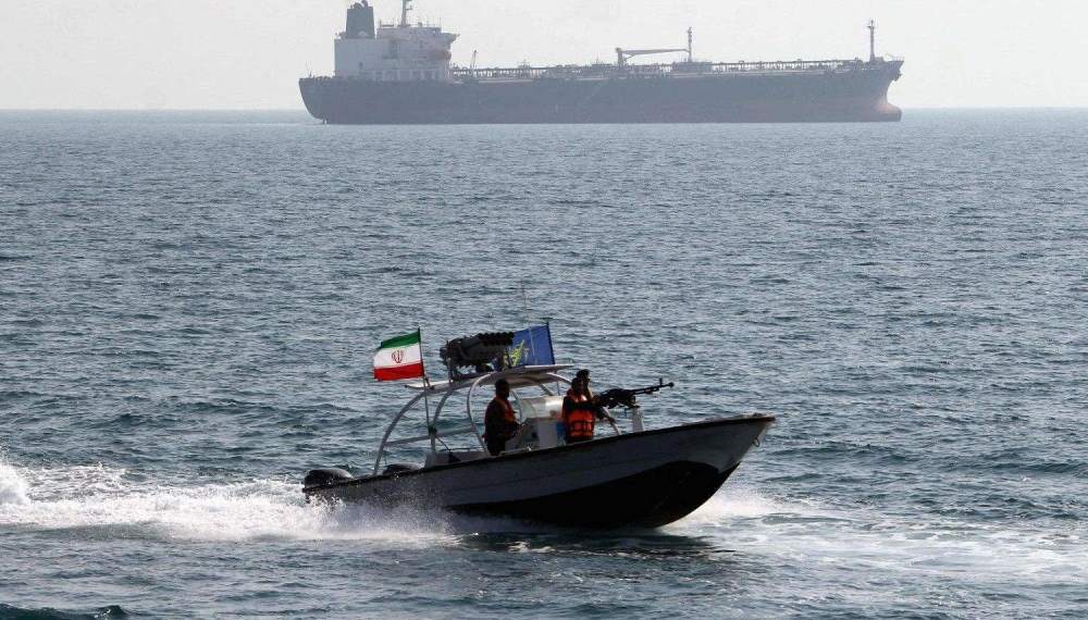 伊朗再扣押走私油轮，5180万美元直接没收83年一年级语文课本