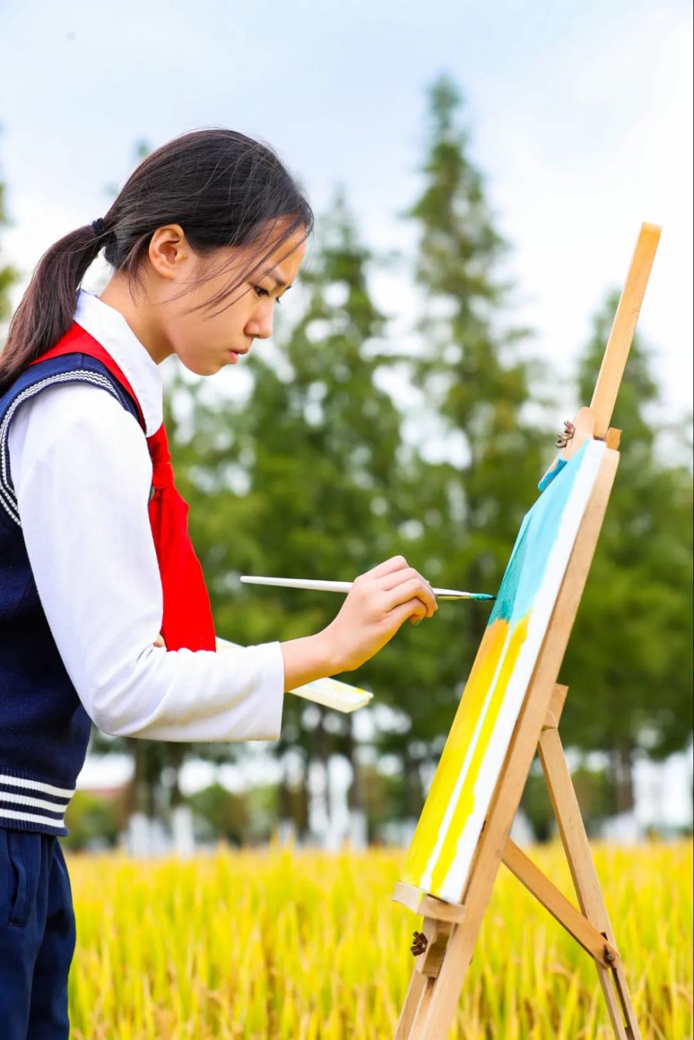 看松江这群学生在稻田里上美术课