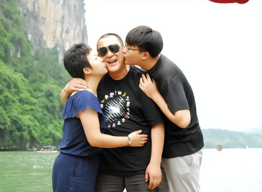 此外,陆树铭与太太高岚婚姻31年以来,除了育有儿子陆维伦之外,还有一