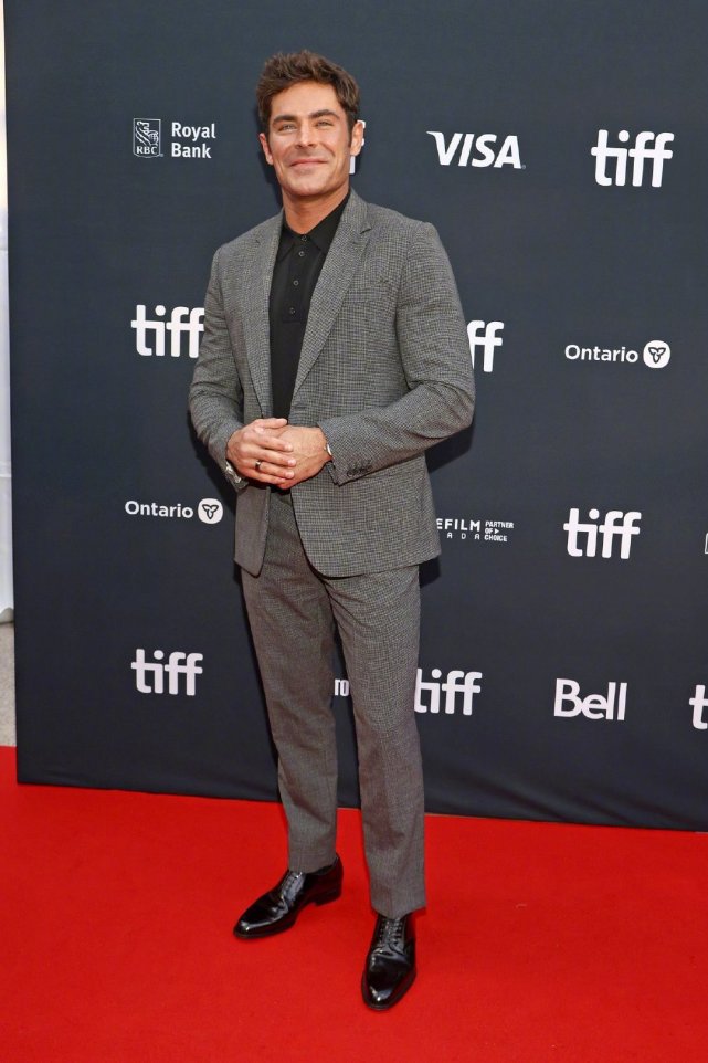 《歌舞青春》男主扎克·埃夫隆新片路透 样貌大变再次引发热议