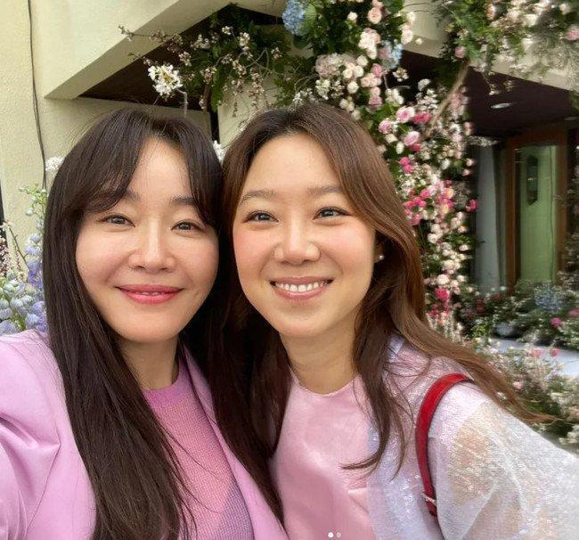 在孙艺珍和玄彬婚礼当天,孔孝真的个人问题再次成为人们的焦点,因为她