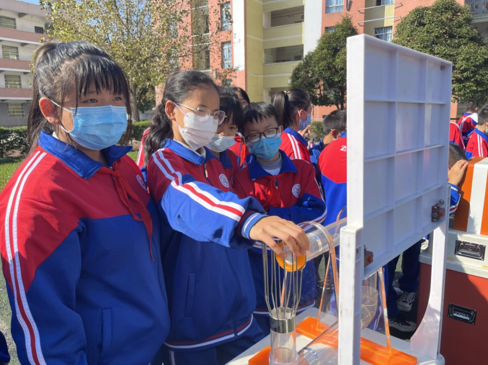 息烽县科普大篷车开进校园