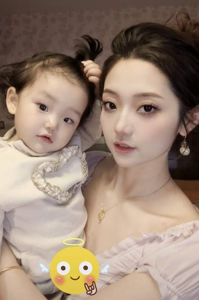 童星张兆艺深夜发文,称浴室玻璃门突然炸裂,一岁女儿和老公受伤-腾讯