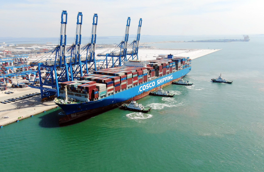 北部湾港钦州自动化集装箱码头首次迎来15万吨级集装箱巨轮